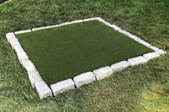 Toronto Tee box made of synthetic grass surrounded by stone border